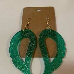 Handmade epoxy resin dangle wing earrings - green glitter‎